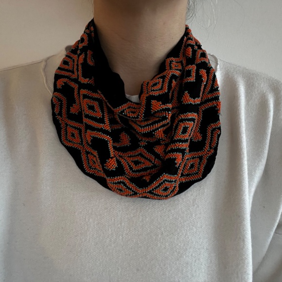 Roarke hand beaded necklace - Picture 2 of 3